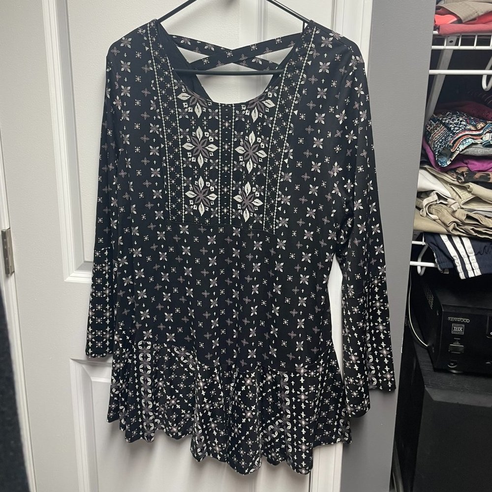 Style & Company Black/Grey/Taupe Tunic with criss cross back